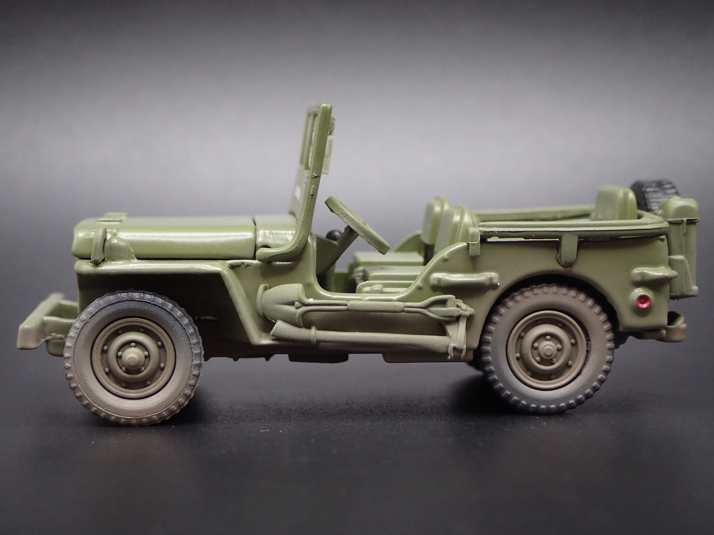 WWII WILLYS MB JEEP ARMY MILITARY OLD FAITHFUL MEDAL  1:64 SCALE DIECAST CAR