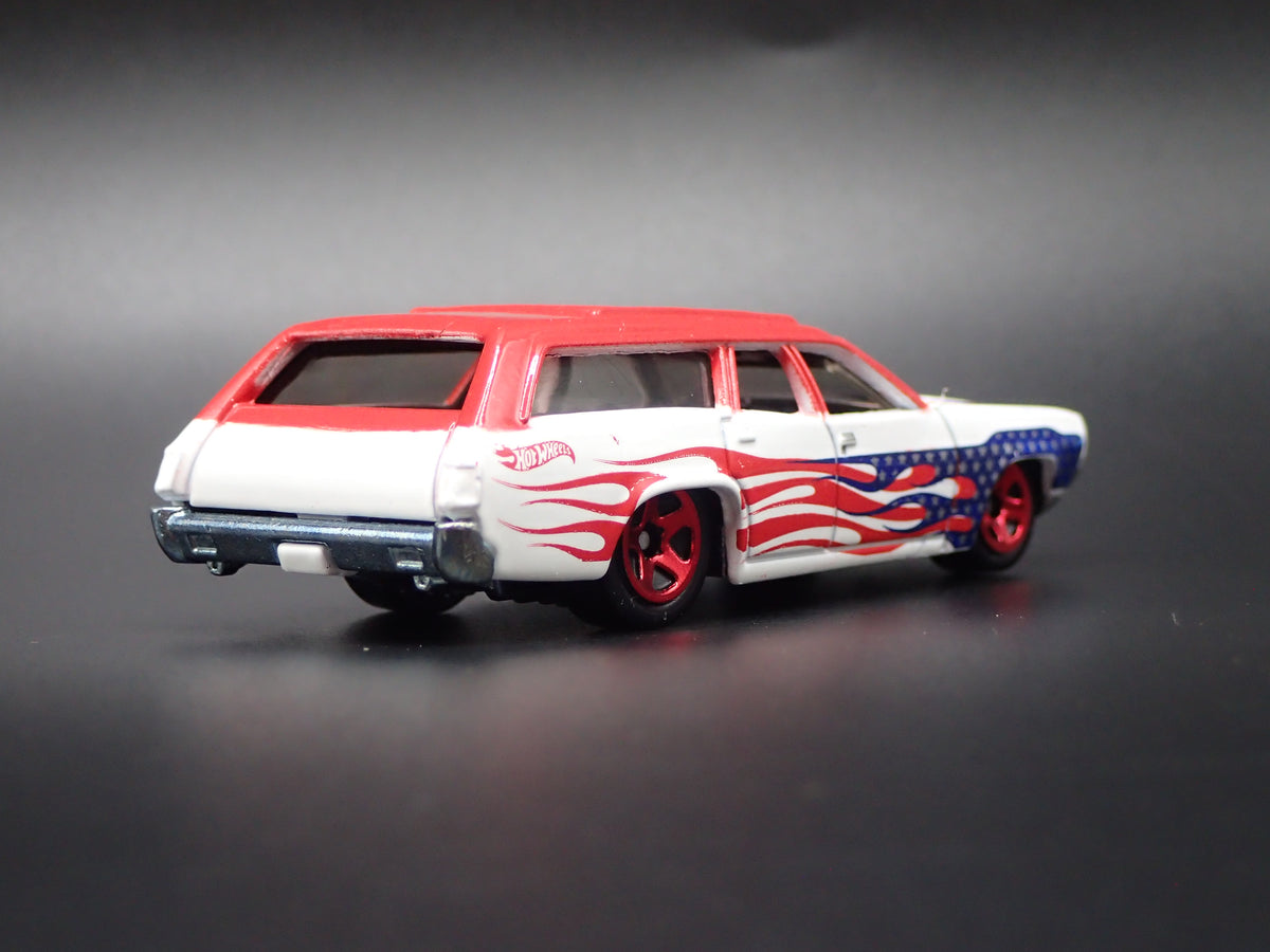 1971 71 PLYMOUTH SATELLITE STATION WAGON  1/64 SCALE DIECAST MODEL CAR