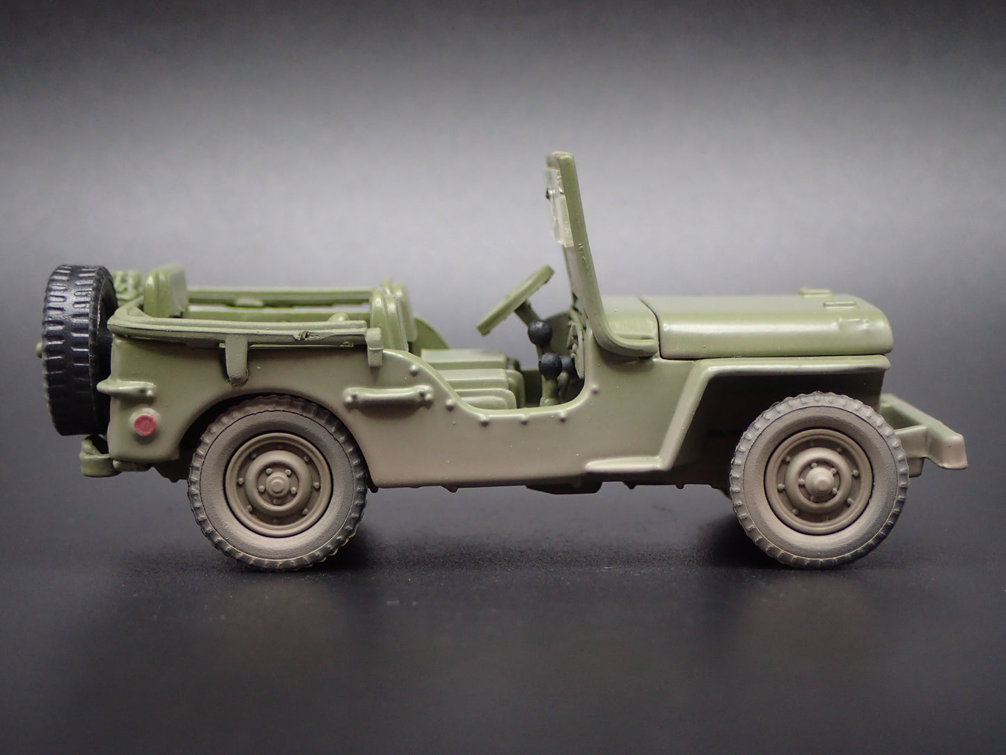WWII WILLYS MB JEEP ARMY MILITARY OLD FAITHFUL MEDAL  1:64 SCALE DIECAST CAR