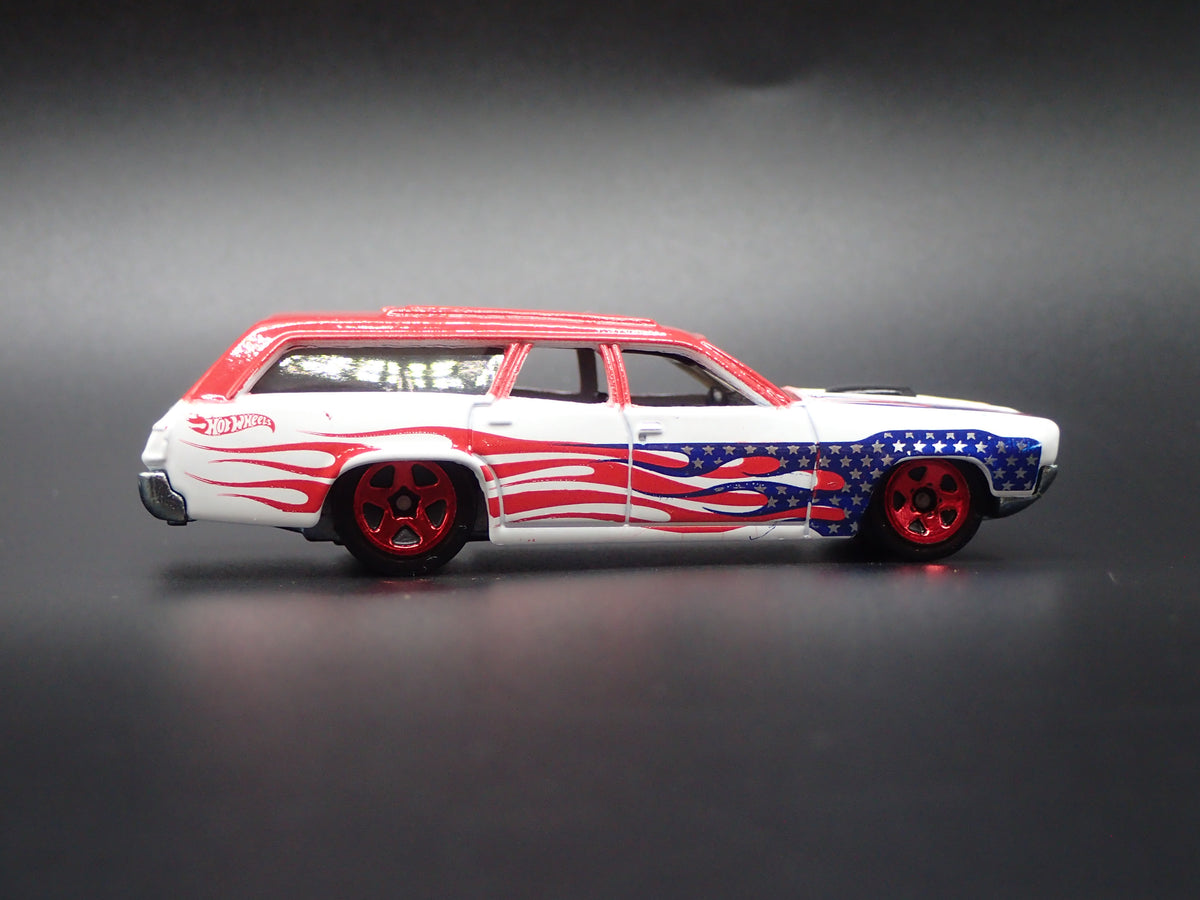 1971 71 PLYMOUTH SATELLITE STATION WAGON  1/64 SCALE DIECAST MODEL CAR