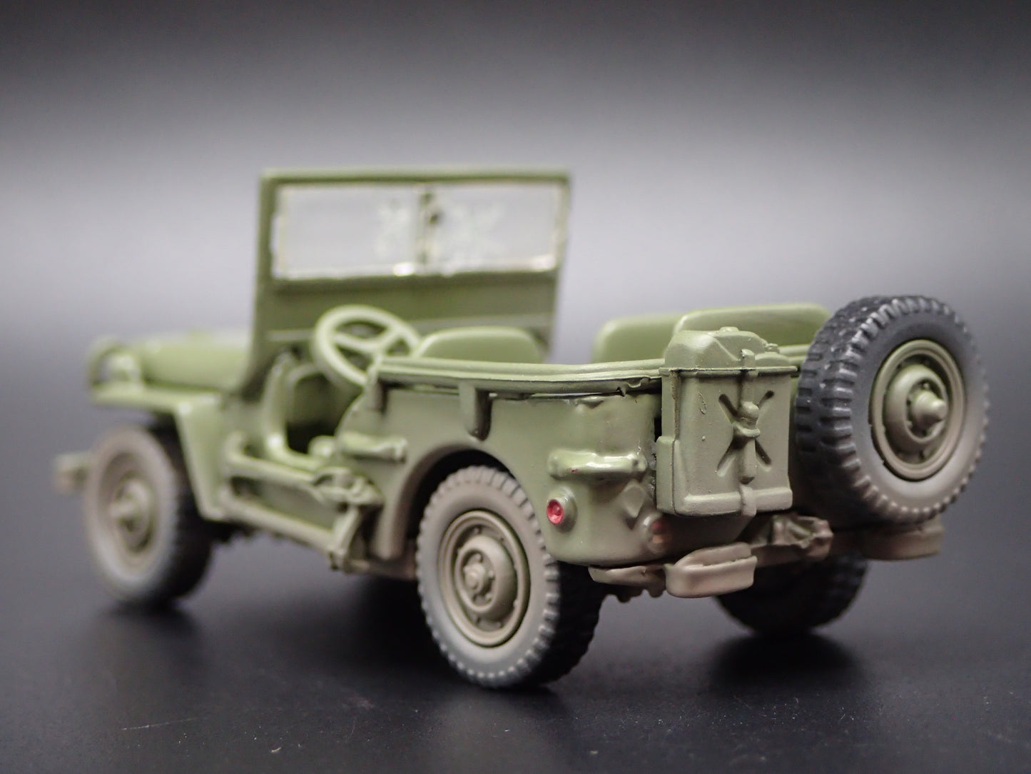 WWII WILLYS MB JEEP ARMY MILITARY OLD FAITHFUL MEDAL  1:64 SCALE DIECAST CAR