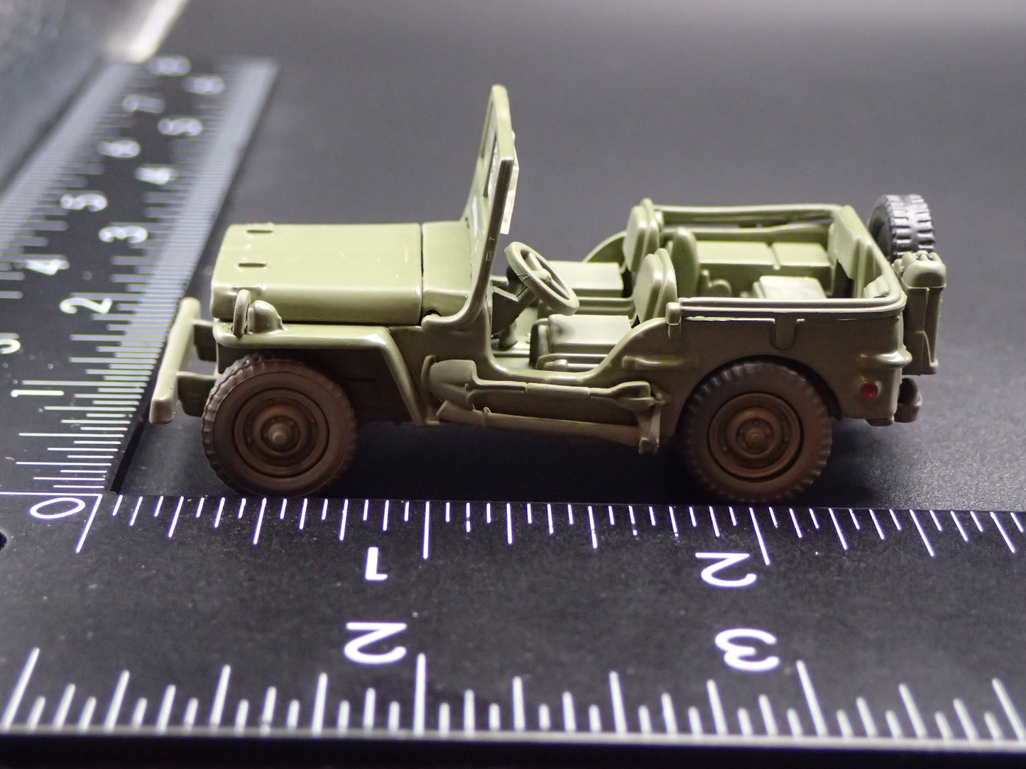 WWII WILLYS MB JEEP ARMY MILITARY OLD FAITHFUL MEDAL  1:64 SCALE DIECAST CAR