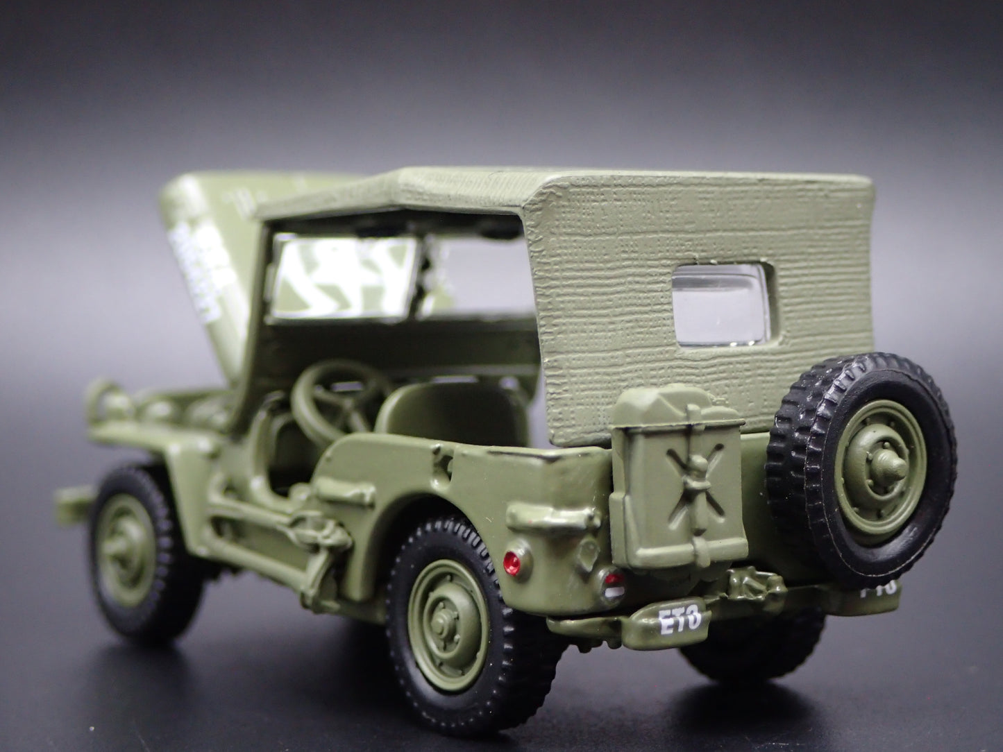 WWII WILLYS MB JEEP ARMY MILITARY ERNIE PYLE WAR CORRESPONDENT 1:64 SCALE DIECAST CAR