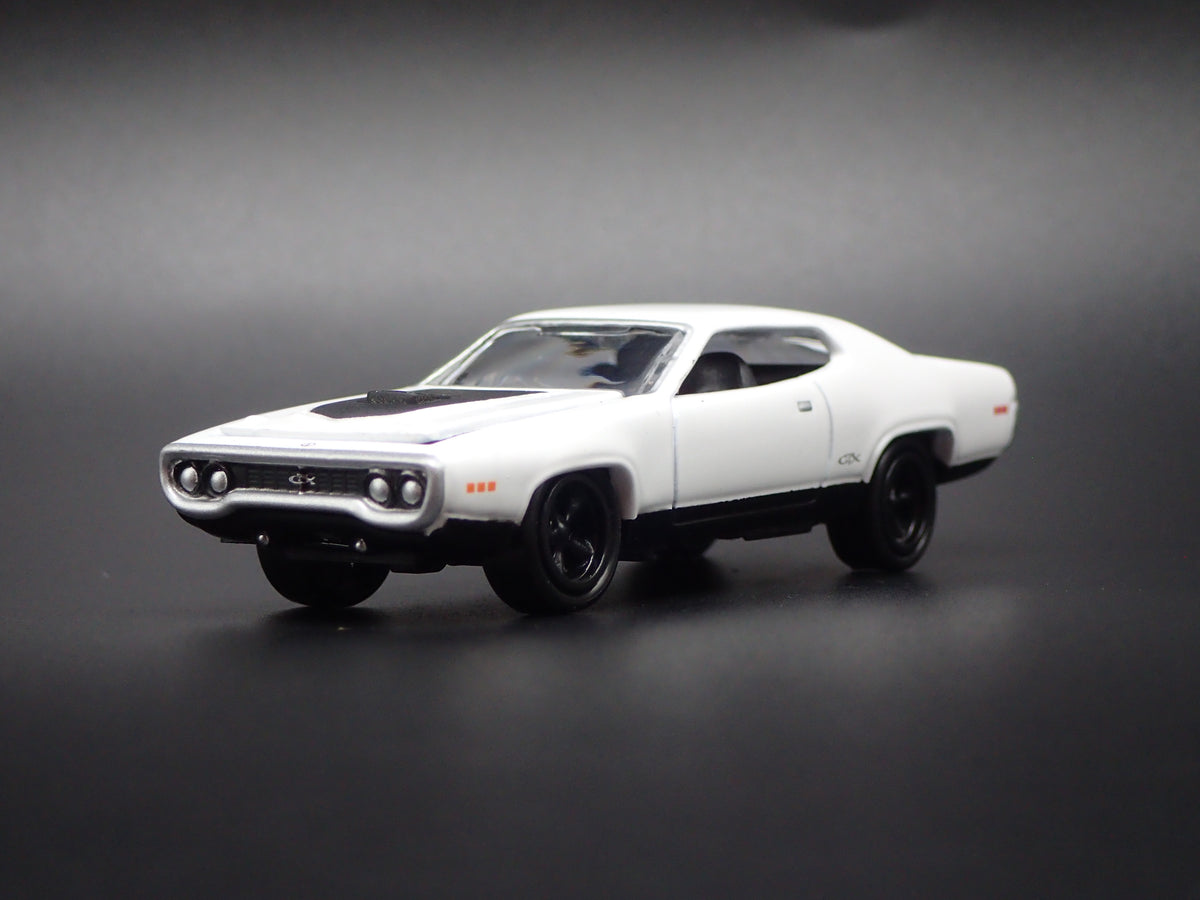 1971 71 PLYMOUTH GTX WHITE 1/64 SCALE COLLECTIBLE DIECAST MODEL CAR