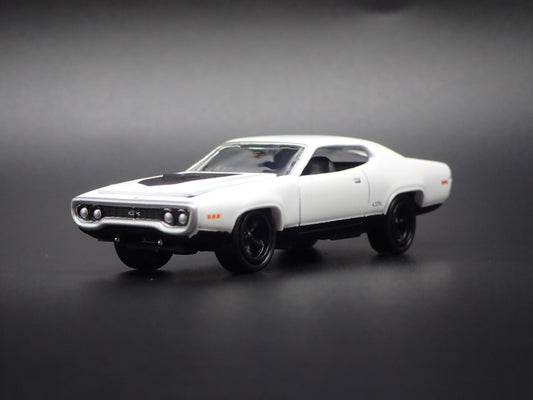 1971 71 PLYMOUTH GTX WHITE 1/64 SCALE COLLECTIBLE DIECAST MODEL CAR
