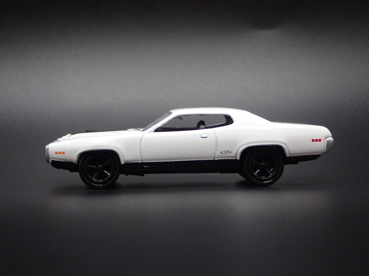 1971 71 PLYMOUTH GTX WHITE 1/64 SCALE COLLECTIBLE DIECAST MODEL CAR