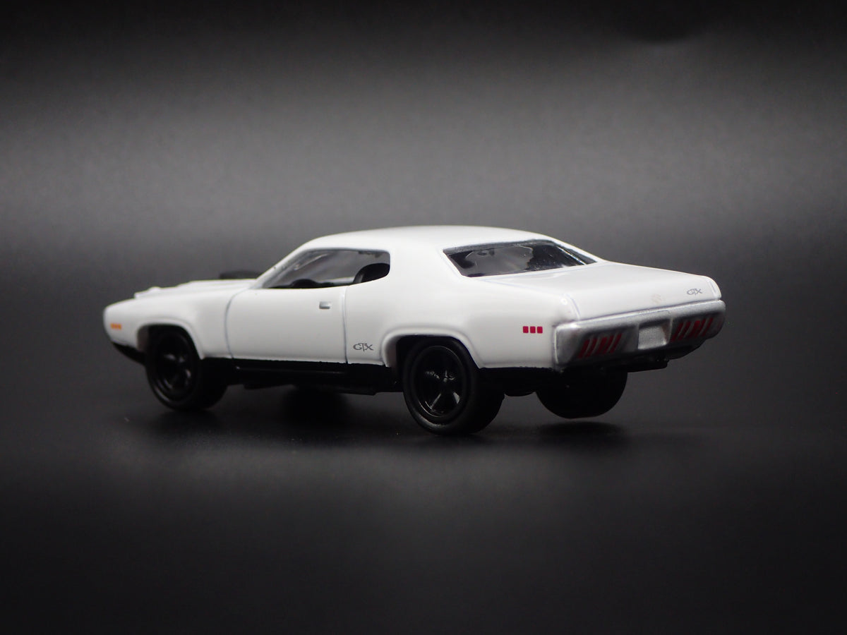 1971 71 PLYMOUTH GTX WHITE 1/64 SCALE COLLECTIBLE DIECAST MODEL CAR