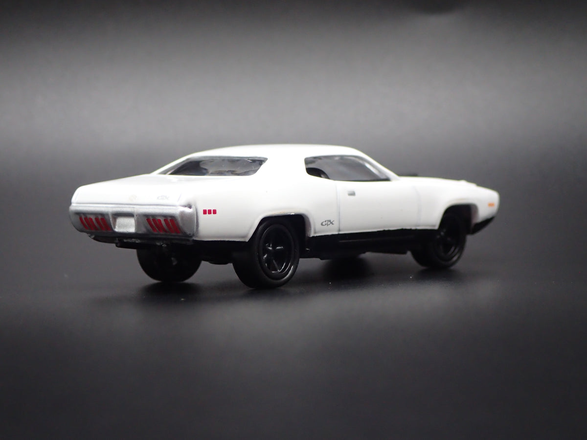 1971 71 PLYMOUTH GTX WHITE 1/64 SCALE COLLECTIBLE DIECAST MODEL CAR