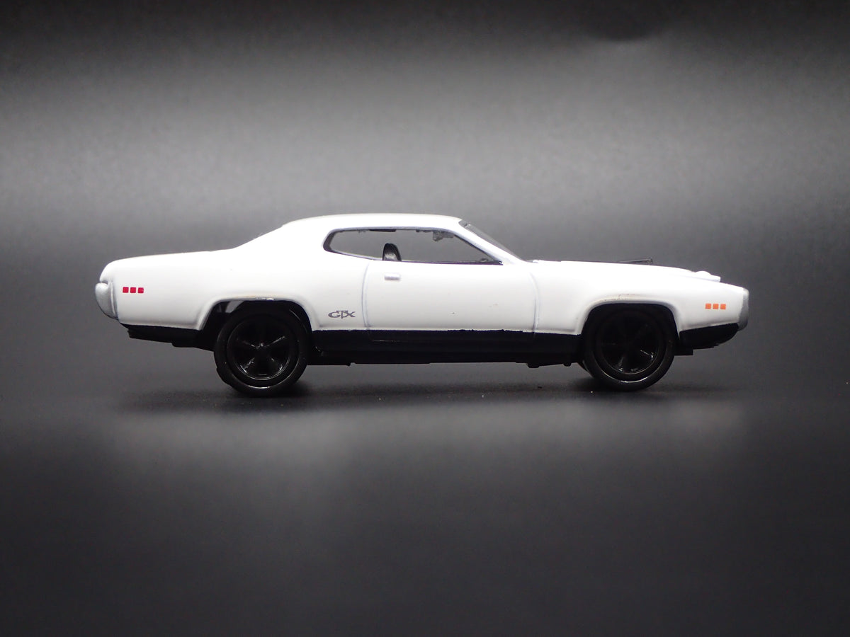 1971 71 PLYMOUTH GTX WHITE 1/64 SCALE COLLECTIBLE DIECAST MODEL CAR