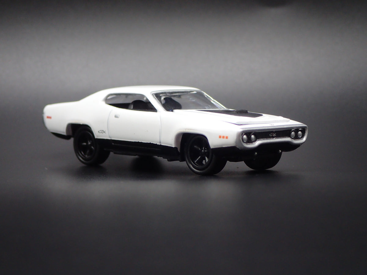 1971 71 PLYMOUTH GTX WHITE 1/64 SCALE COLLECTIBLE DIECAST MODEL CAR