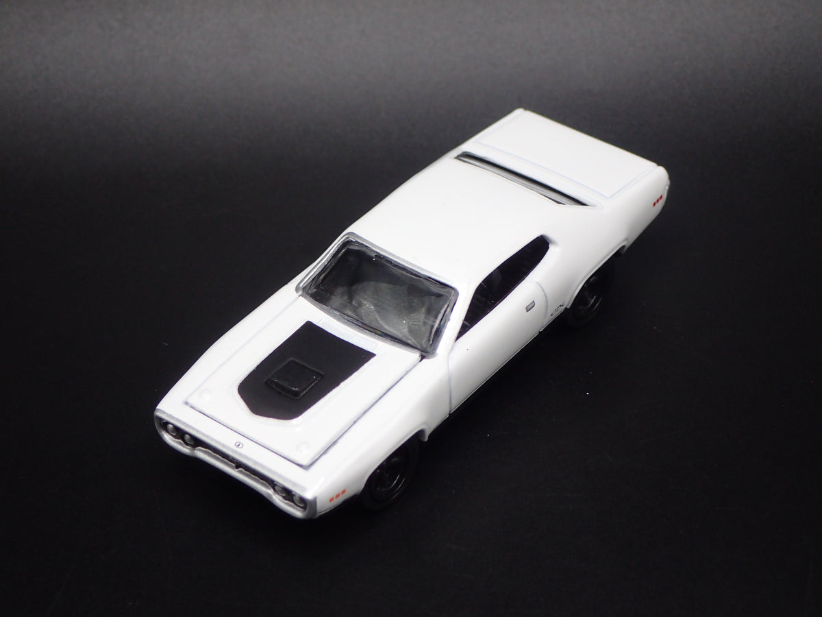 1971 71 PLYMOUTH GTX WHITE 1/64 SCALE COLLECTIBLE DIECAST MODEL CAR