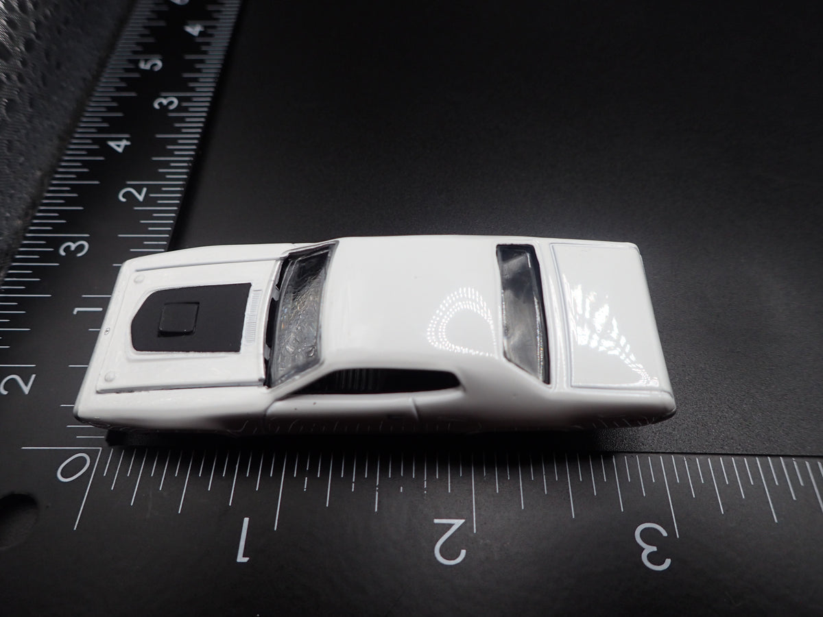 1971 71 PLYMOUTH GTX WHITE 1/64 SCALE COLLECTIBLE DIECAST MODEL CAR