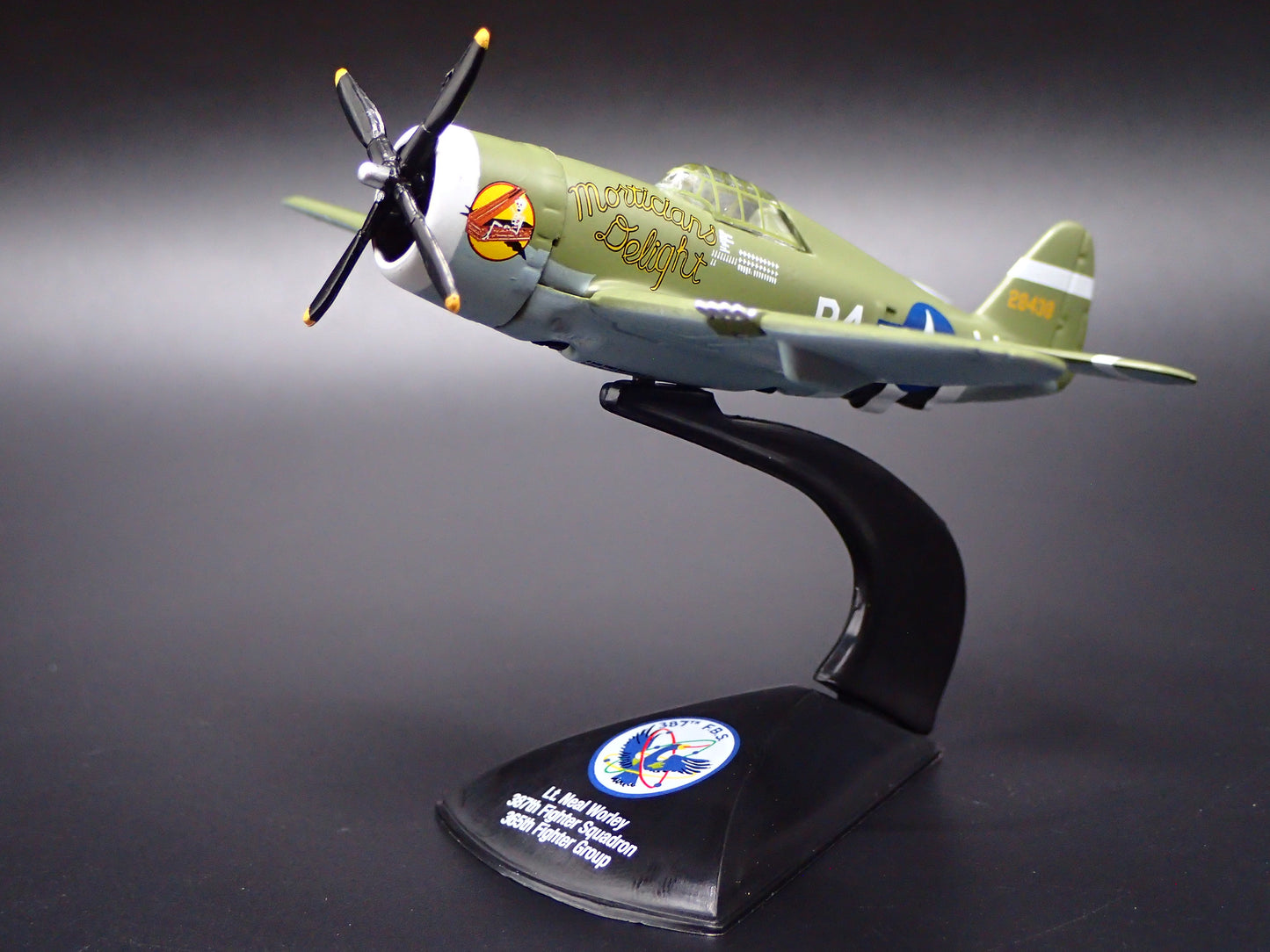WWII REPUBLIC P47D THUNDERBOLT RAZORBACK PLANE MILITARY 1:144 DIECAST MODEL