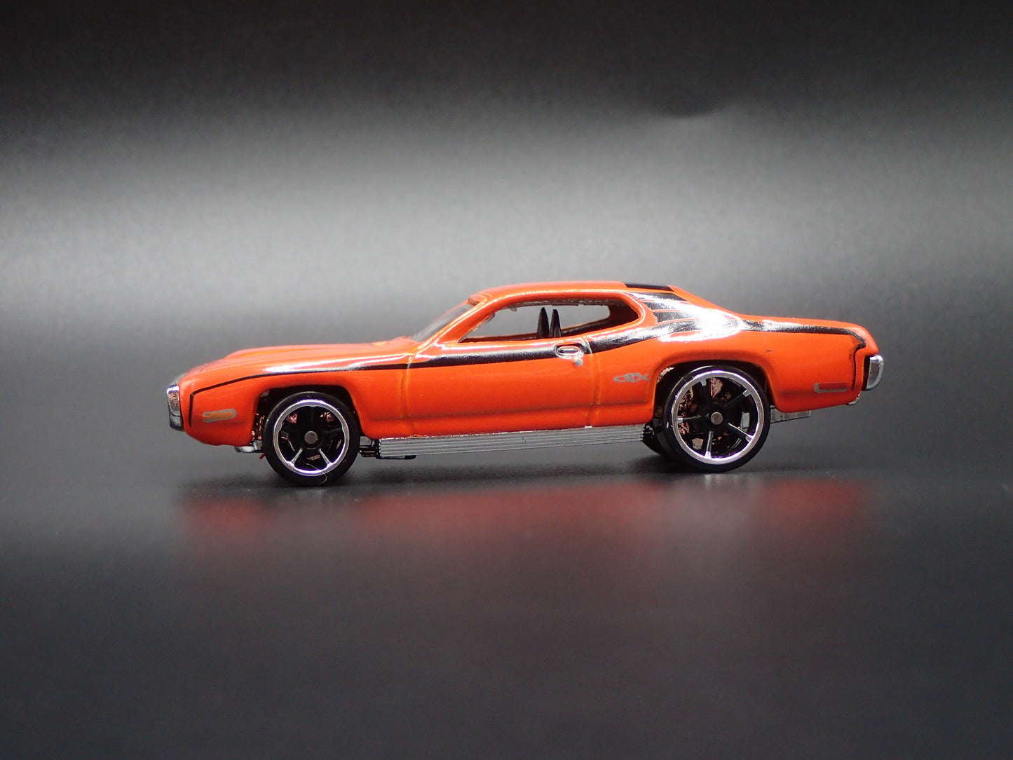 1971 71 PLYMOUTH GTX ORANGE 1/64 SCALE COLLECTIBLE DIORAMA DIECAST MODEL CAR