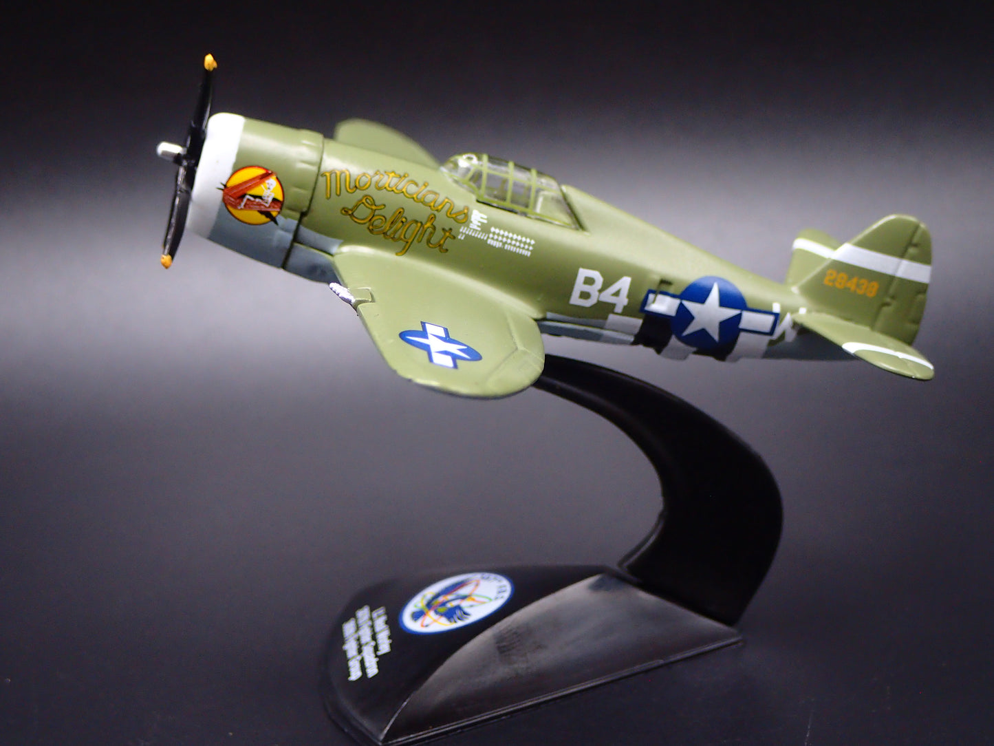 WWII REPUBLIC P47D THUNDERBOLT RAZORBACK PLANE MILITARY 1:144 DIECAST MODEL