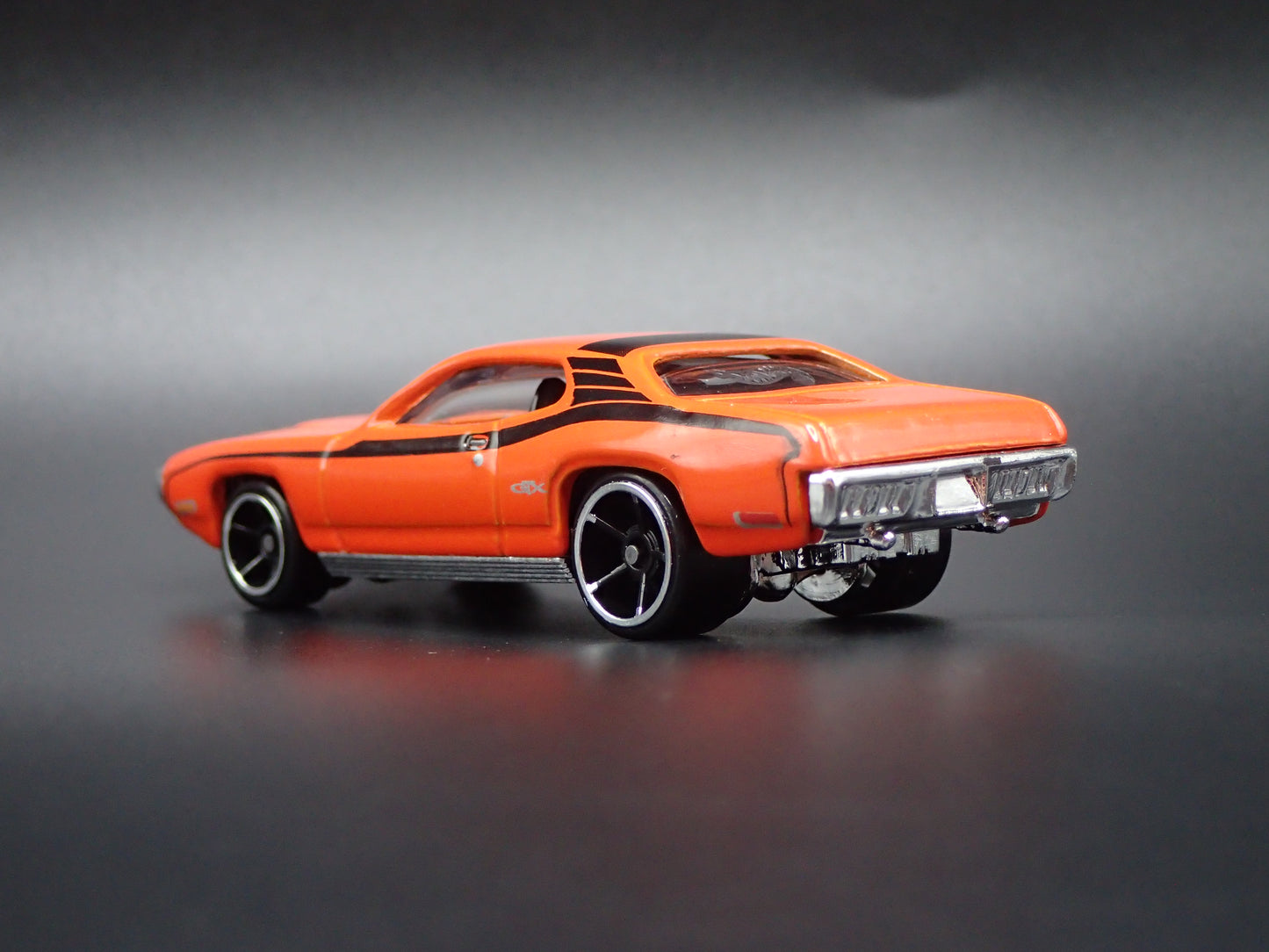 1971 71 PLYMOUTH GTX ORANGE 1/64 SCALE COLLECTIBLE DIORAMA DIECAST MODEL CAR