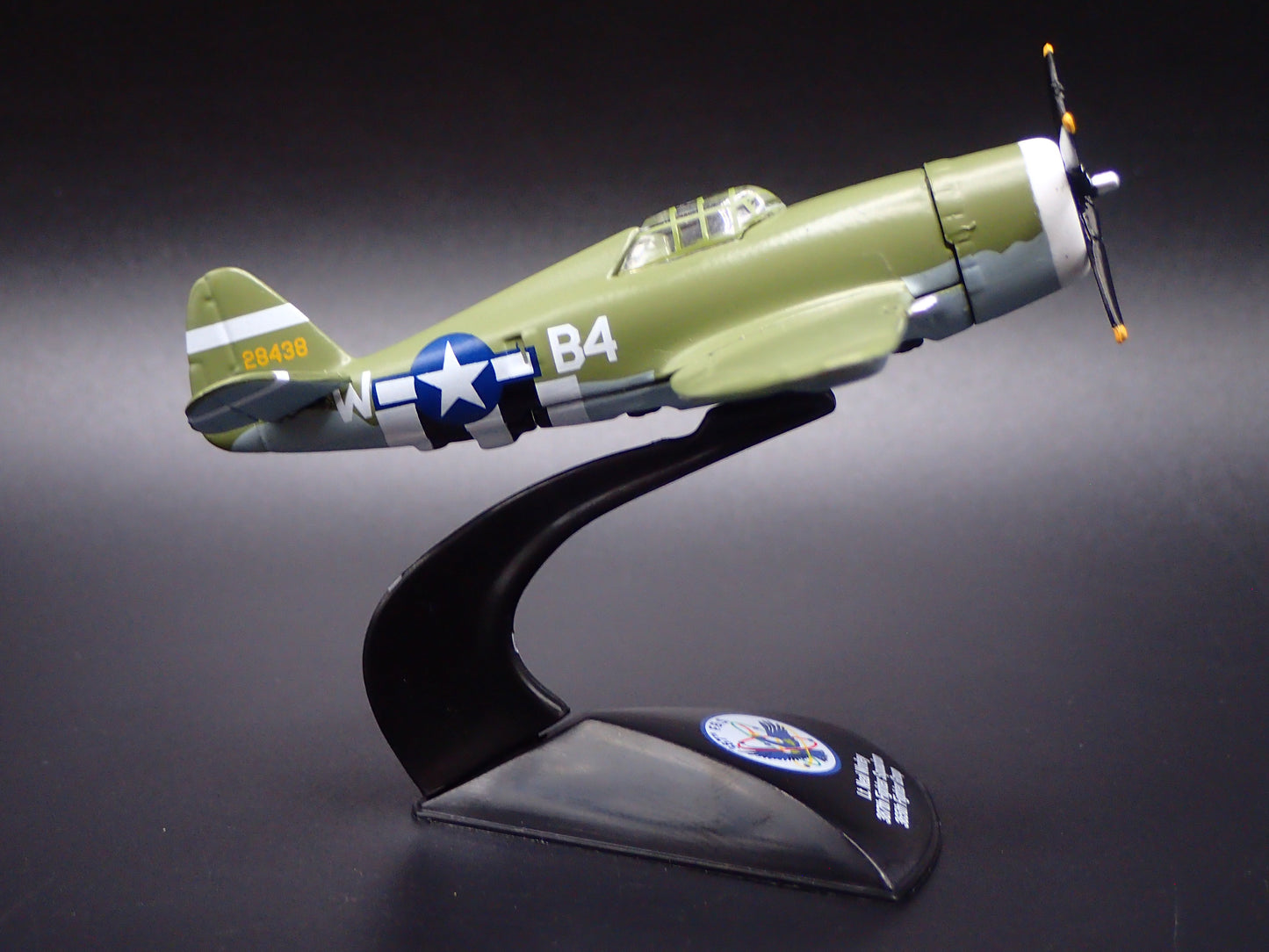 WWII REPUBLIC P47D THUNDERBOLT RAZORBACK PLANE MILITARY 1:144 DIECAST MODEL