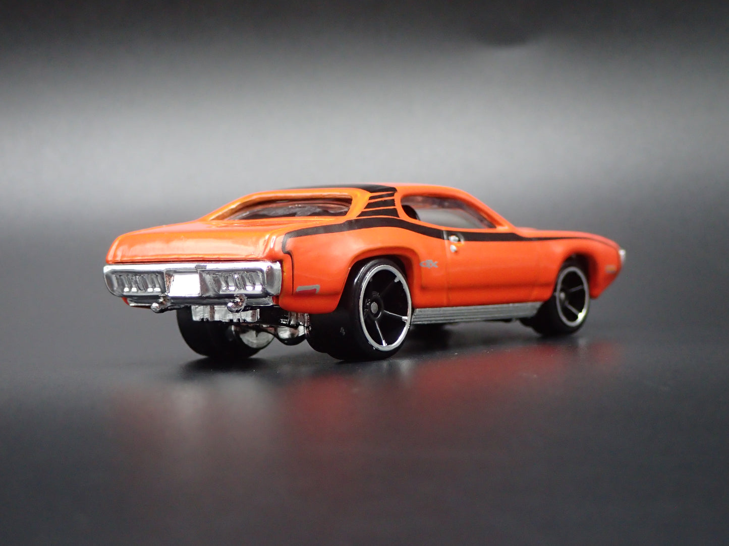 1971 71 PLYMOUTH GTX ORANGE 1/64 SCALE COLLECTIBLE DIORAMA DIECAST MODEL CAR