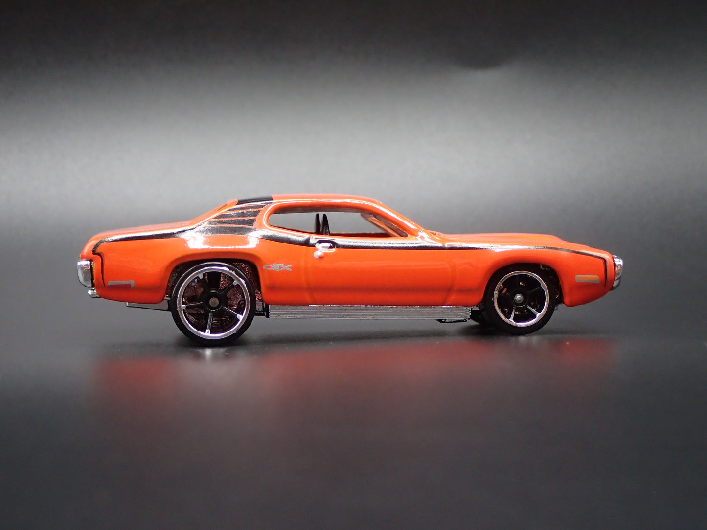 1971 71 PLYMOUTH GTX ORANGE 1/64 SCALE COLLECTIBLE DIORAMA DIECAST MODEL CAR