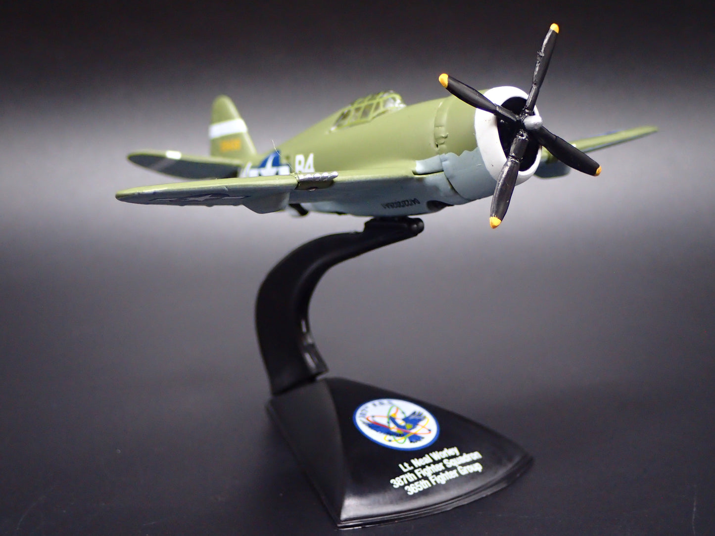 WWII REPUBLIC P47D THUNDERBOLT RAZORBACK PLANE MILITARY 1:144 DIECAST MODEL