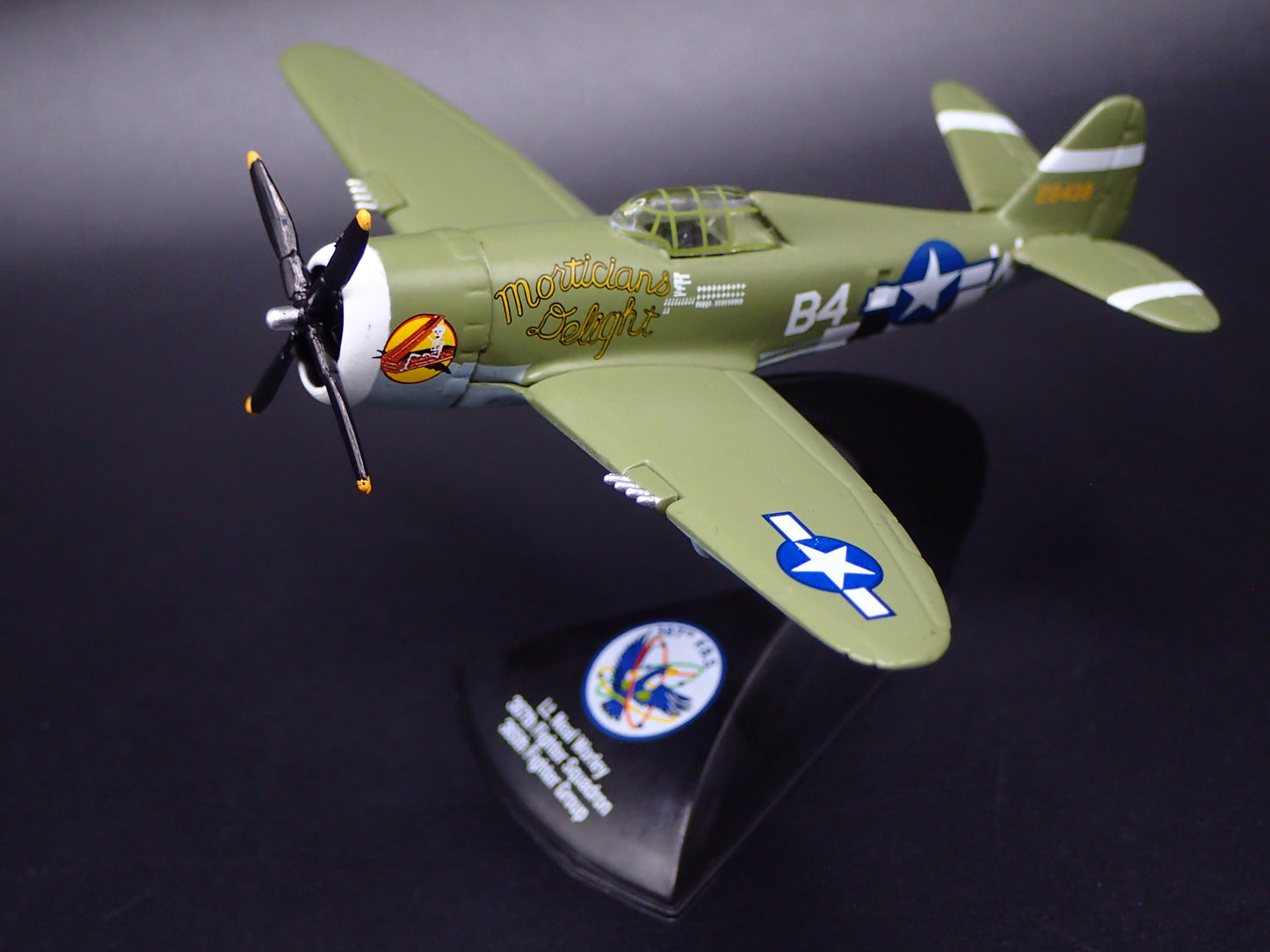 WWII REPUBLIC P47D THUNDERBOLT RAZORBACK PLANE MILITARY 1:144 DIECAST MODEL
