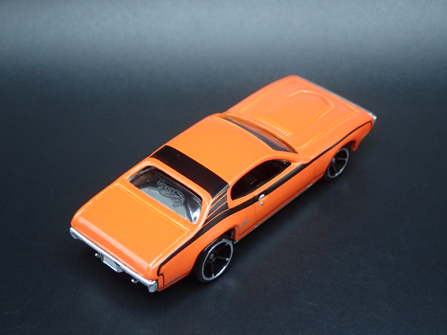 1971 71 PLYMOUTH GTX ORANGE 1/64 SCALE COLLECTIBLE DIORAMA DIECAST MODEL CAR
