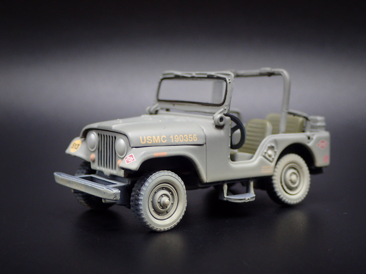 M38A1 JEEP ARMY US ARMY VIETNAM DIRTY 1:64 SCALE DIORAMA DIECAST MODEL CAR
