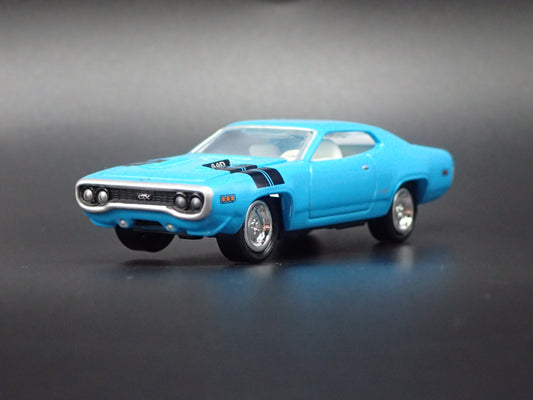 1971 71 PLYMOUTH GTX BLUE 1/64 SCALE COLLECTIBLE DIORAMA DIECAST MODEL CAR