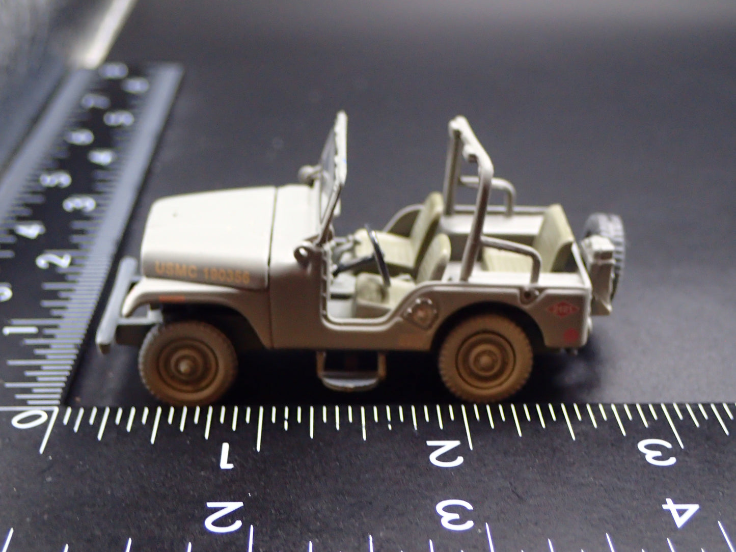 M38A1 JEEP ARMY US ARMY VIETNAM DIRTY 1:64 SCALE DIORAMA DIECAST MODEL CAR