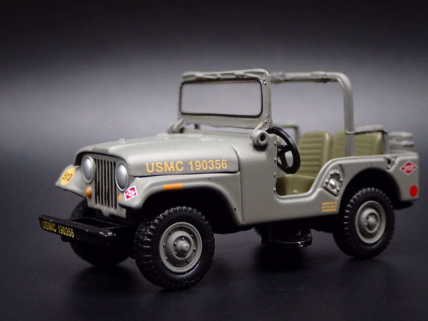 M38A1 JEEP ARMY US ARMY VIETNAM GREEN 1:64 SCALE DIORAMA DIECAST MODEL CAR