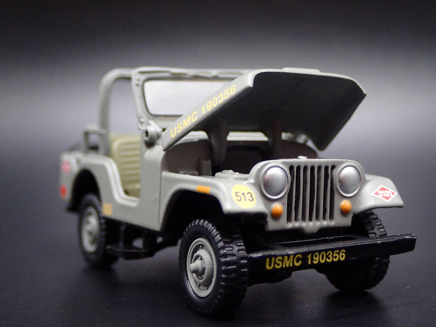 M38A1 JEEP ARMY US ARMY VIETNAM GREEN 1:64 SCALE DIORAMA DIECAST MODEL CAR