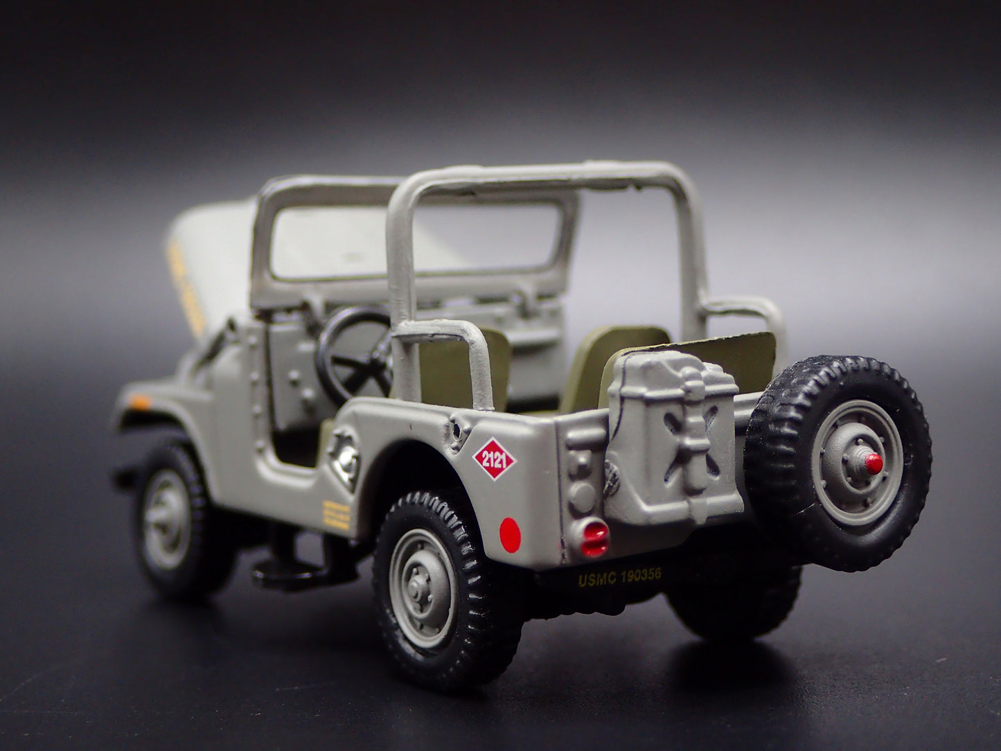 M38A1 JEEP ARMY US ARMY VIETNAM GREEN 1:64 SCALE DIORAMA DIECAST MODEL CAR