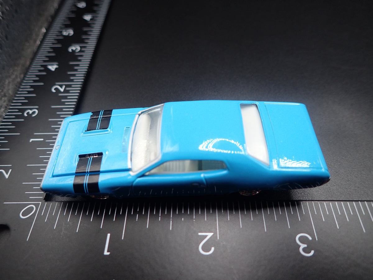 1971 71 PLYMOUTH GTX BLUE 1/64 SCALE COLLECTIBLE DIORAMA DIECAST MODEL CAR