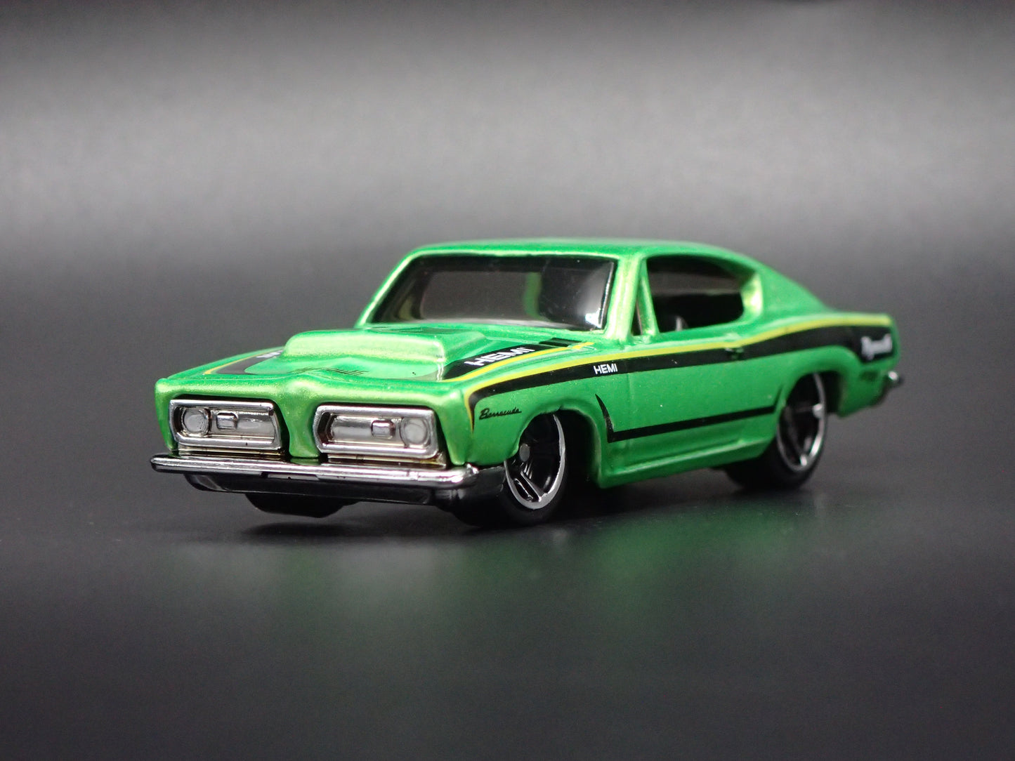 1968 68 PLYMOUTH BARRACUDA CUDA FASTBACK 1/64 SCALE DIORAMA DIECAST MODEL CAR
