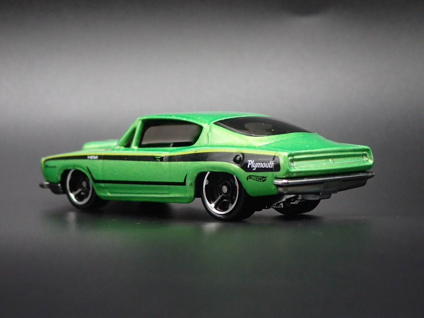 1968 68 PLYMOUTH BARRACUDA CUDA FASTBACK 1/64 SCALE DIORAMA DIECAST MODEL CAR