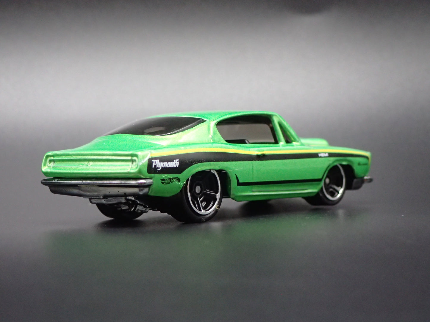 1968 68 PLYMOUTH BARRACUDA CUDA FASTBACK 1/64 SCALE DIORAMA DIECAST MODEL CAR