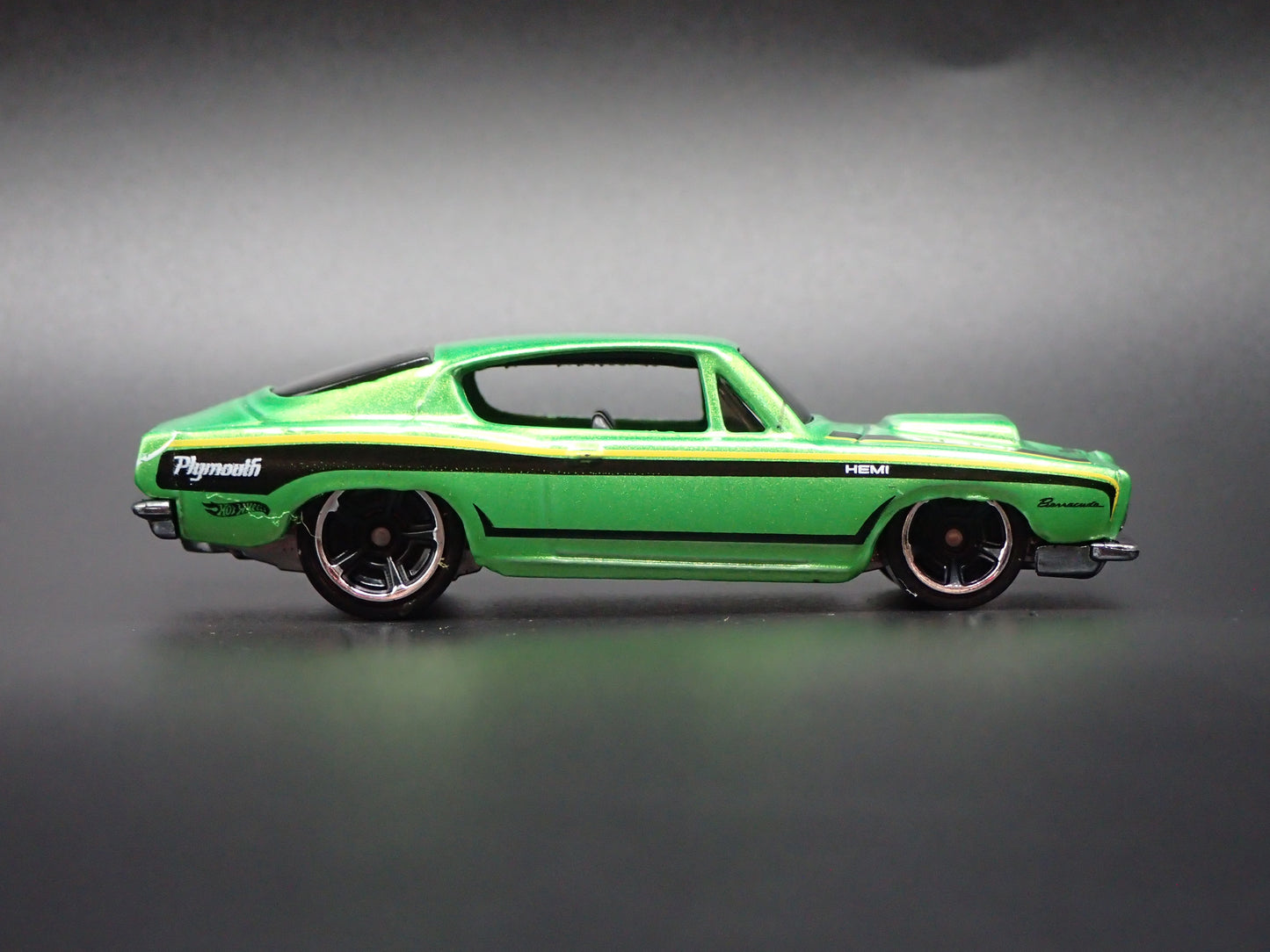 1968 68 PLYMOUTH BARRACUDA CUDA FASTBACK 1/64 SCALE DIORAMA DIECAST MODEL CAR