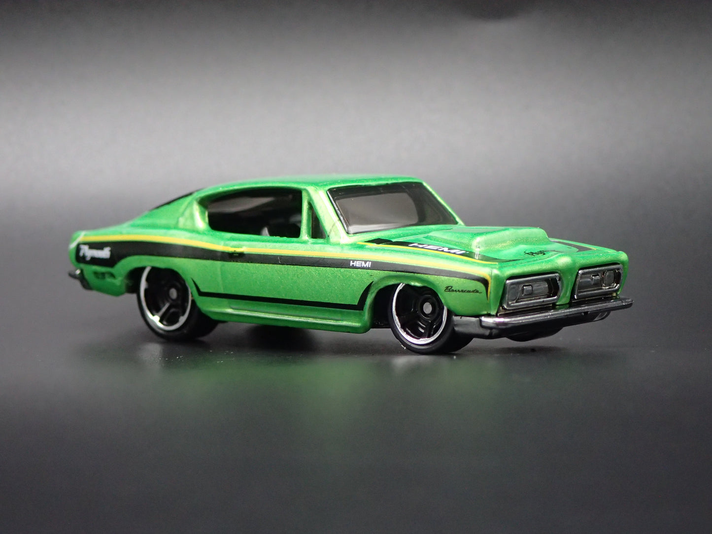 1968 68 PLYMOUTH BARRACUDA CUDA FASTBACK 1/64 SCALE DIORAMA DIECAST MODEL CAR