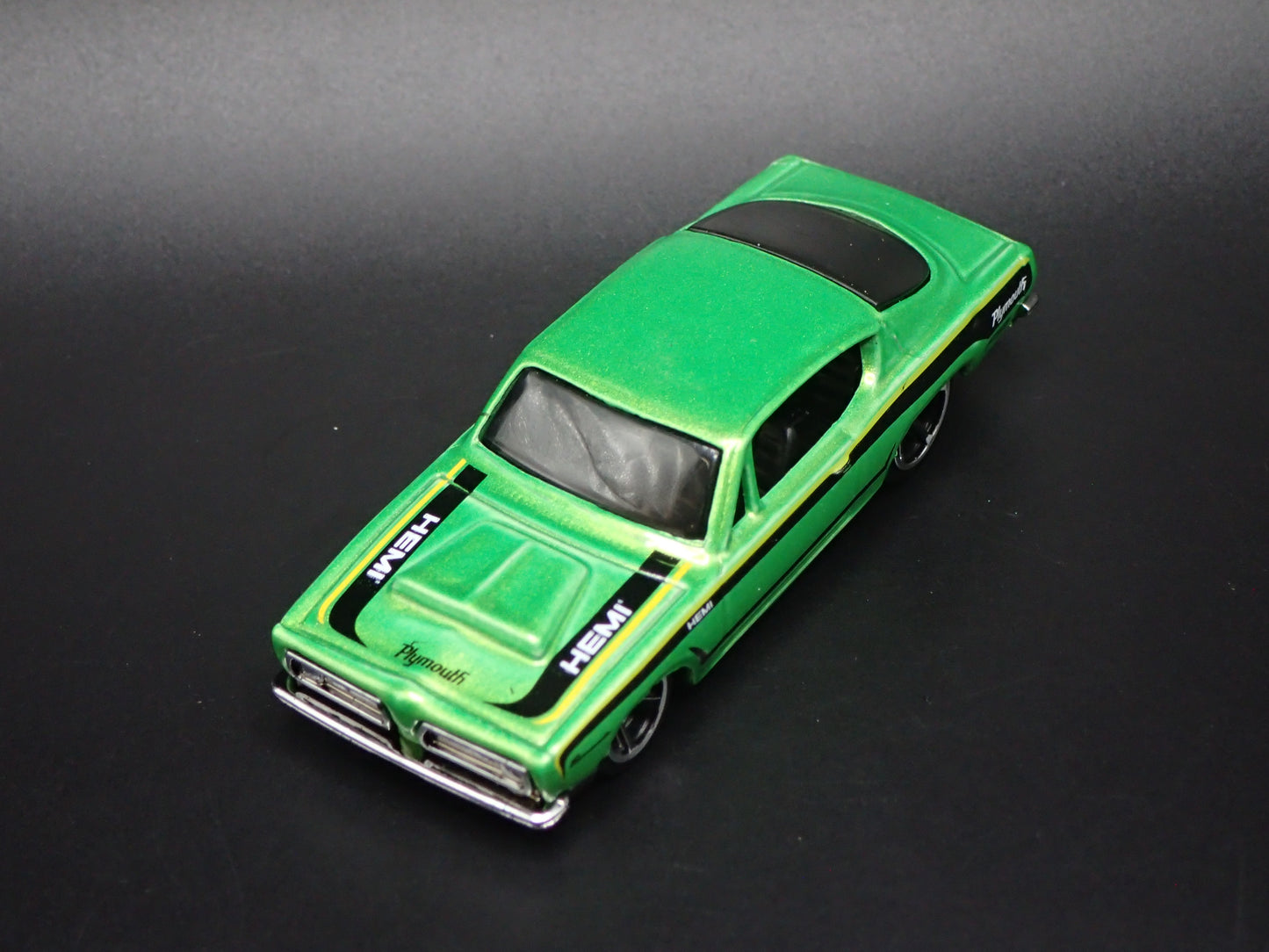 1968 68 PLYMOUTH BARRACUDA CUDA FASTBACK 1/64 SCALE DIORAMA DIECAST MODEL CAR