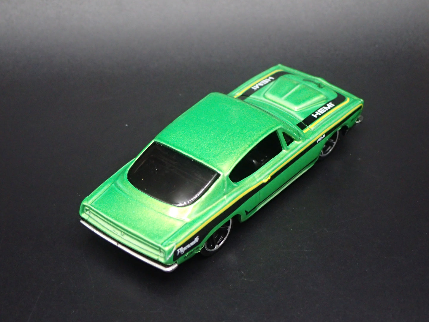 1968 68 PLYMOUTH BARRACUDA CUDA FASTBACK 1/64 SCALE DIORAMA DIECAST MODEL CAR