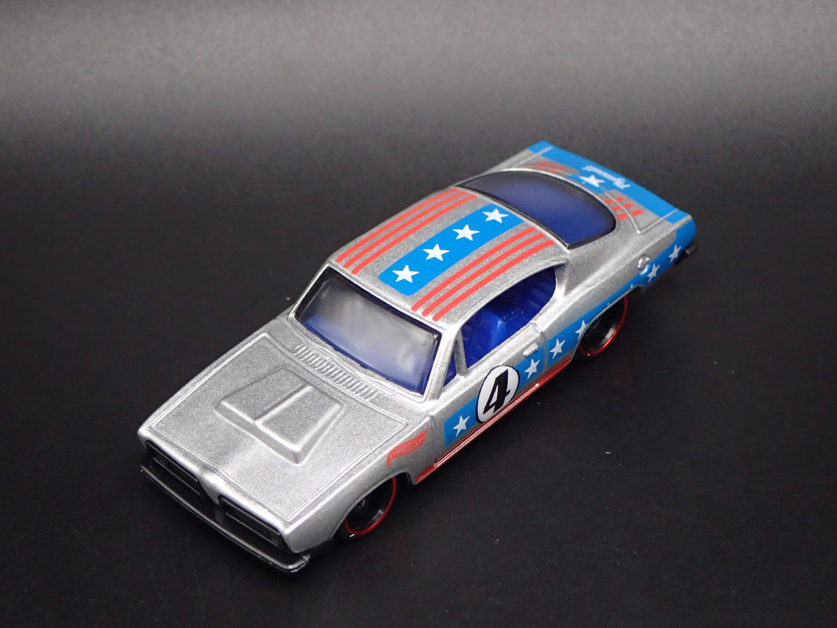 1968 68 PLYMOUTH BARRACUDA CUDA FASTBACK 1/64 SCALE DIORAMA DIECAST MODEL CAR