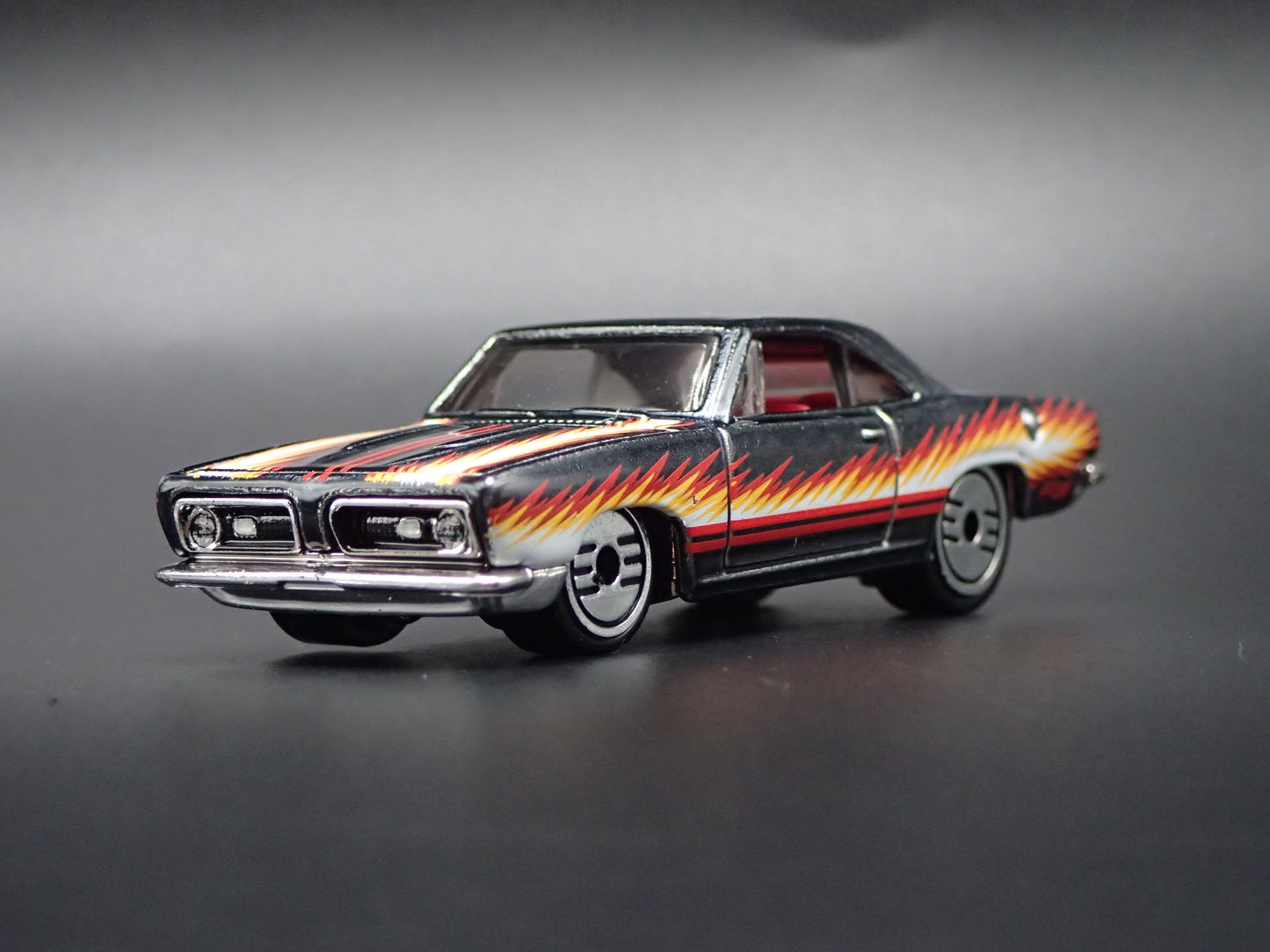 1968 68 PLYMOUTH BARRACUDA FORMULA S 1:64 SCALE COLLECTIBLE DIECAST MODEL CAR