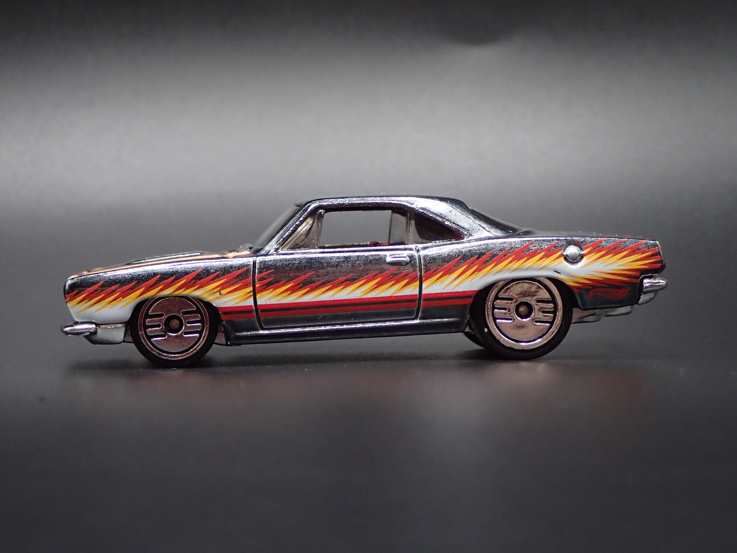 1968 68 PLYMOUTH BARRACUDA FORMULA S 1:64 SCALE COLLECTIBLE DIECAST MODEL CAR