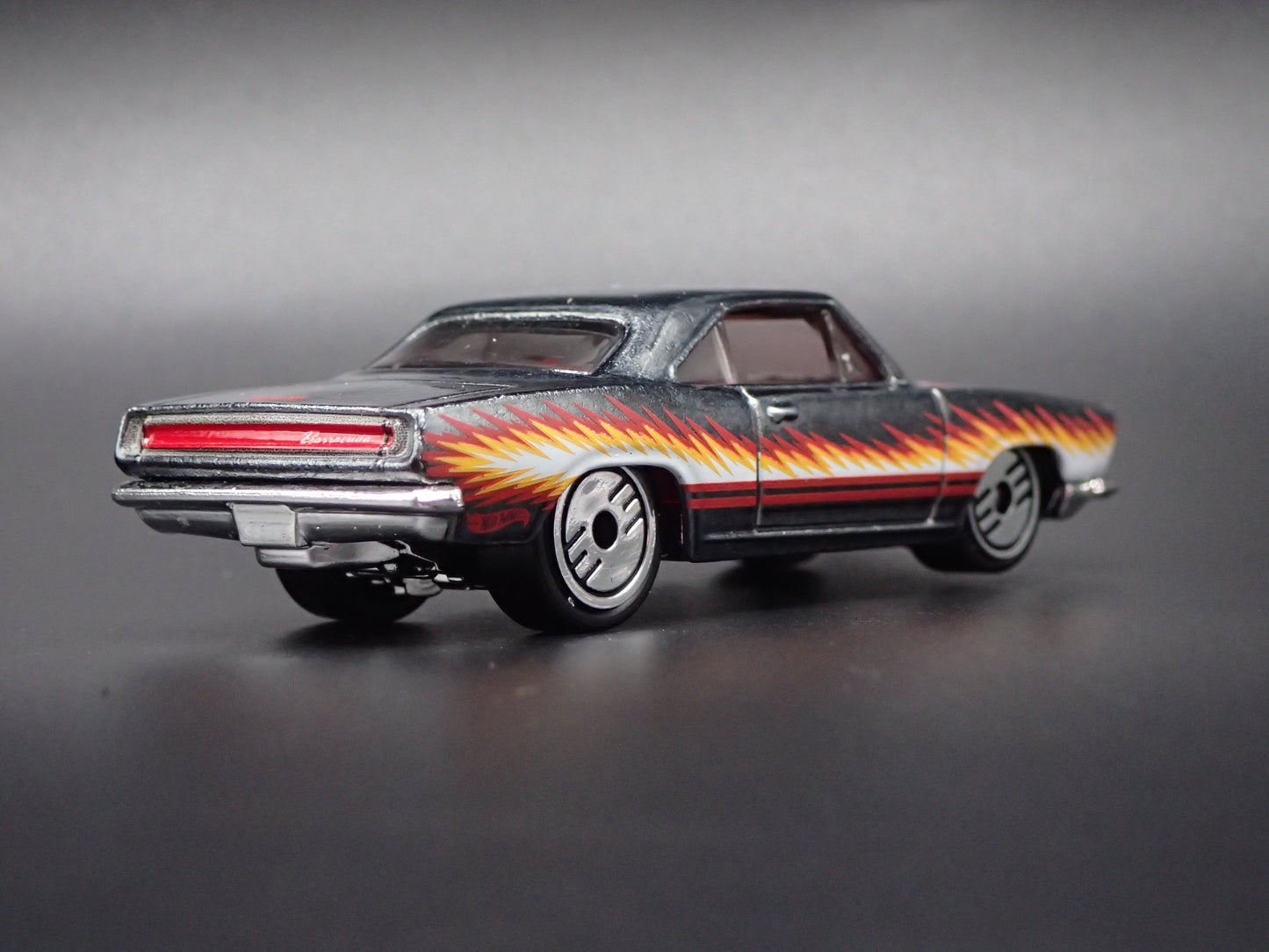 1968 68 PLYMOUTH BARRACUDA FORMULA S 1:64 SCALE COLLECTIBLE DIECAST MODEL CAR