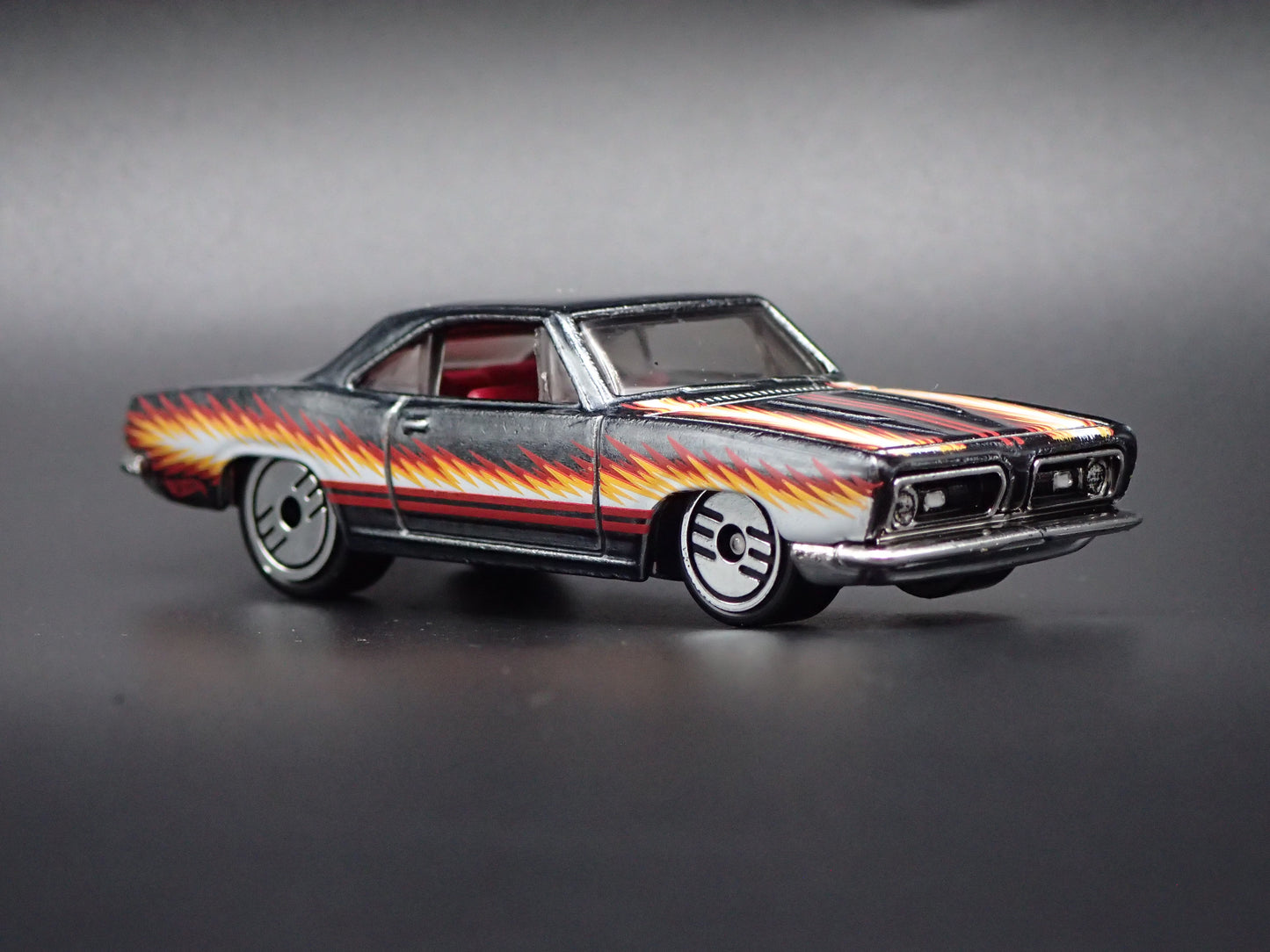 1968 68 PLYMOUTH BARRACUDA FORMULA S 1:64 SCALE COLLECTIBLE DIECAST MODEL CAR