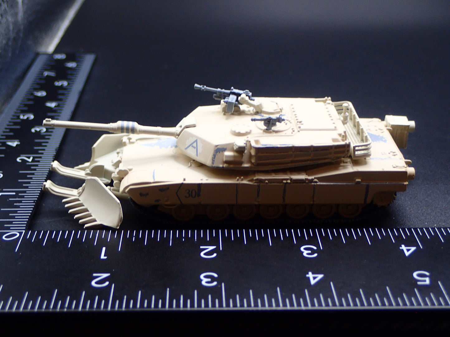 M1A1 ABRAMS TANK MILITARY DESERT STORM 1:100 SCALE DIORAMA DIECAST MODEL CAR
