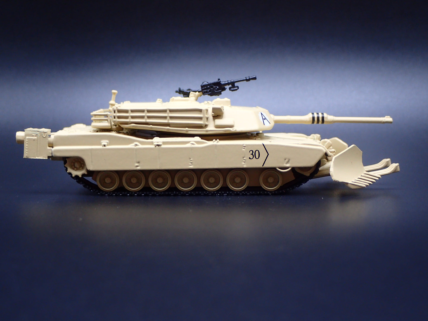 M1A1 ABRAMS TANK MILITARY DESERT STORM 1:100 SCALE DIORAMA DIECAST MODEL CAR