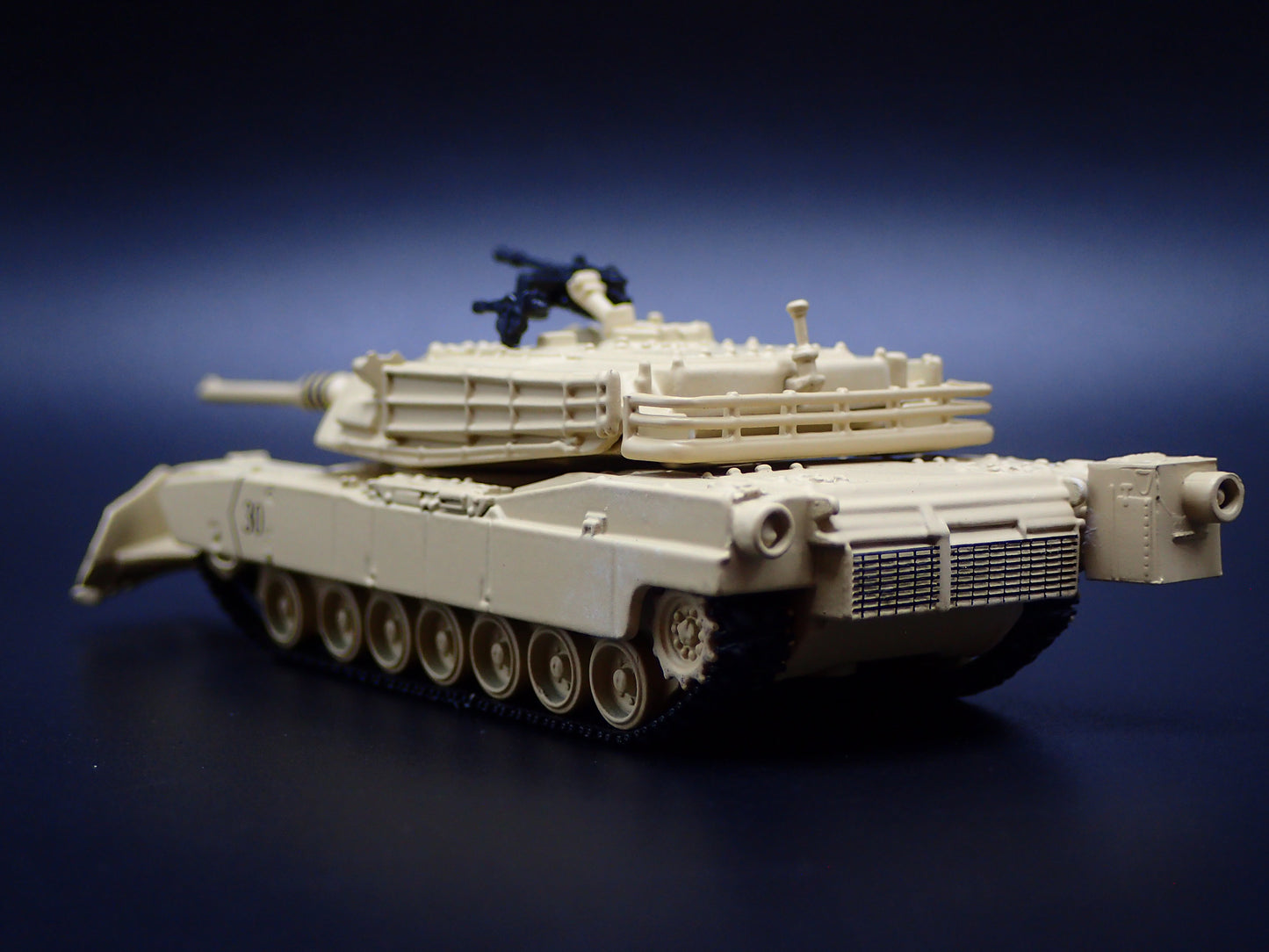 M1A1 ABRAMS TANK MILITARY DESERT STORM 1:100 SCALE DIORAMA DIECAST MODEL CAR