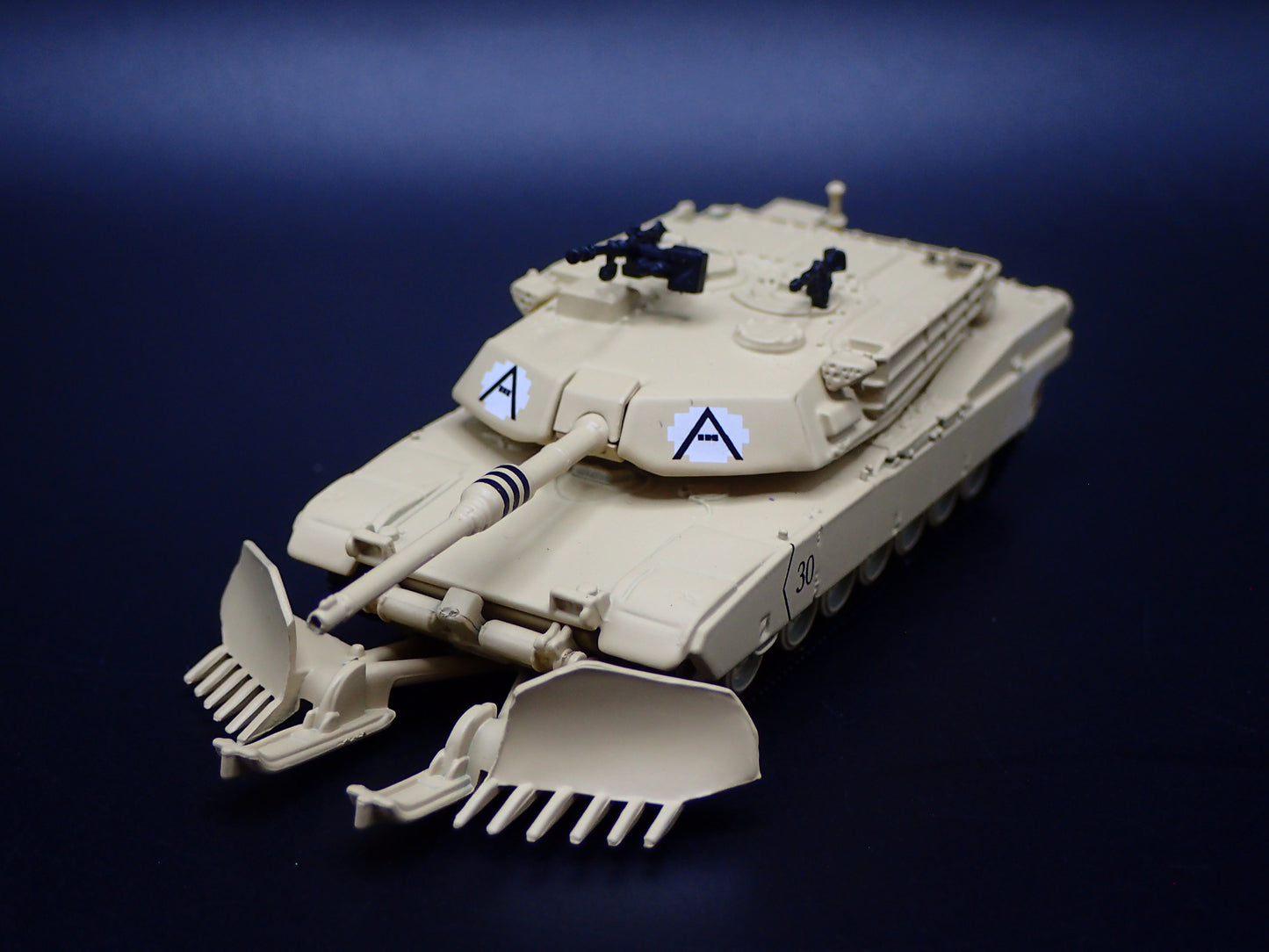 M1A1 ABRAMS TANK MILITARY DESERT STORM 1:100 SCALE DIORAMA DIECAST MODEL CAR