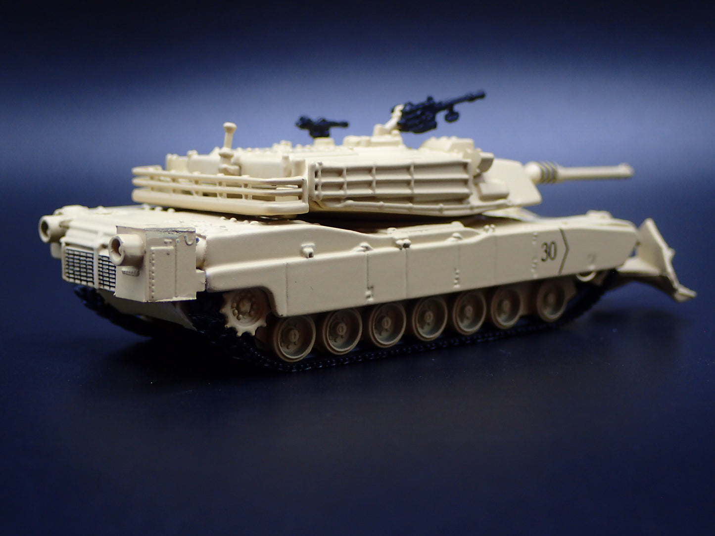 M1A1 ABRAMS TANK MILITARY DESERT STORM 1:100 SCALE DIORAMA DIECAST MODEL CAR